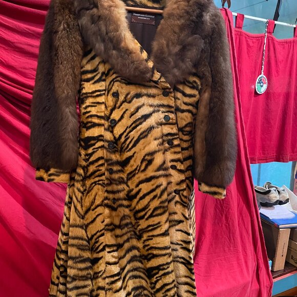 vintage Tiger Print Fur Coat Just in Time for Halloween - Picture 2 of 5